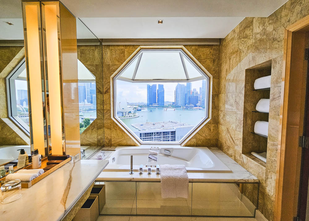 Ritz-Carlton, Millenia Singapore Bathtub