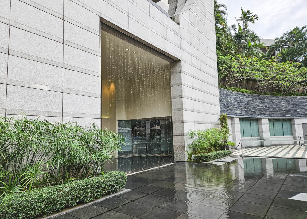 Waterfall Ritz-Carlton, Millenia Singapore
