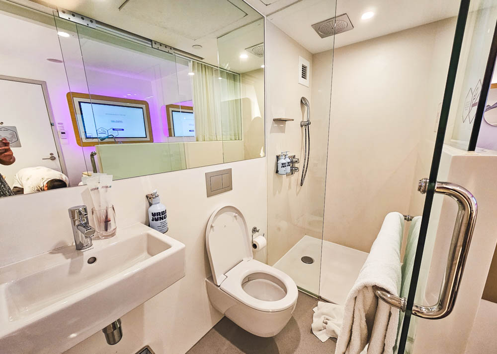 YOTELAIR Singapore Changi Airport Bathroom