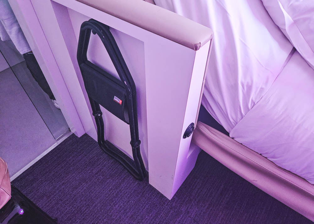 YOTELAIR Singapore Changi Airport Queen Room Stool