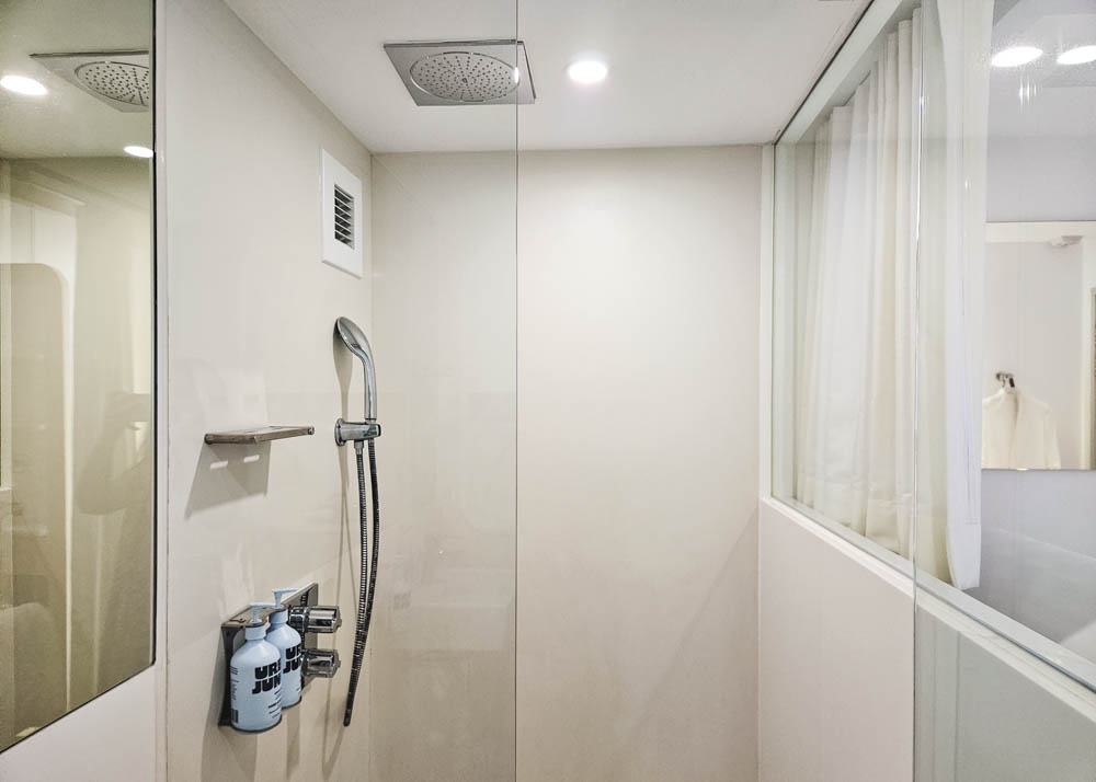 YOTELAIR Singapore Changi Airport Shower