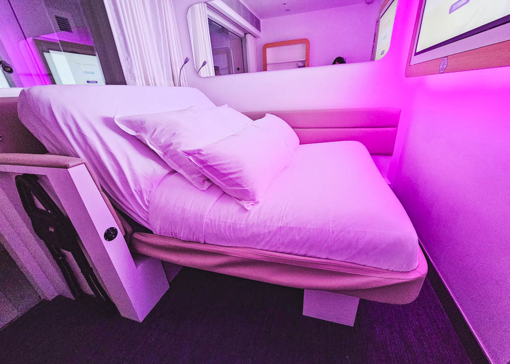 YOTELAIR Singapore Changi Premium Queen Cabin