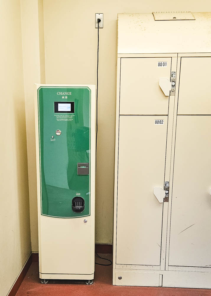 Tokyo Disneyland Lockers Change Machine