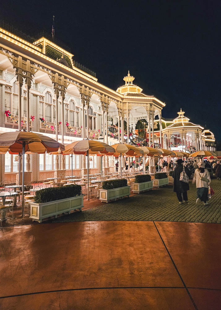 Tokyo Disneyland Restaurants